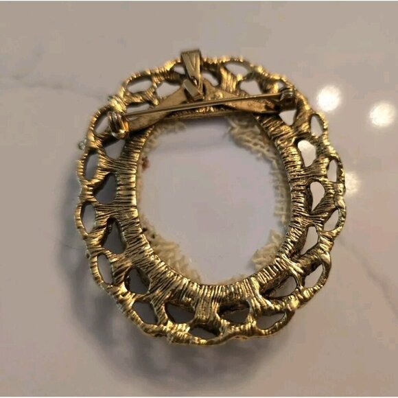 Vintage Embroidered Owl Pendant Brooch Cross Stitch Needlepoint Retro Gold tone - Picture 3 of 6